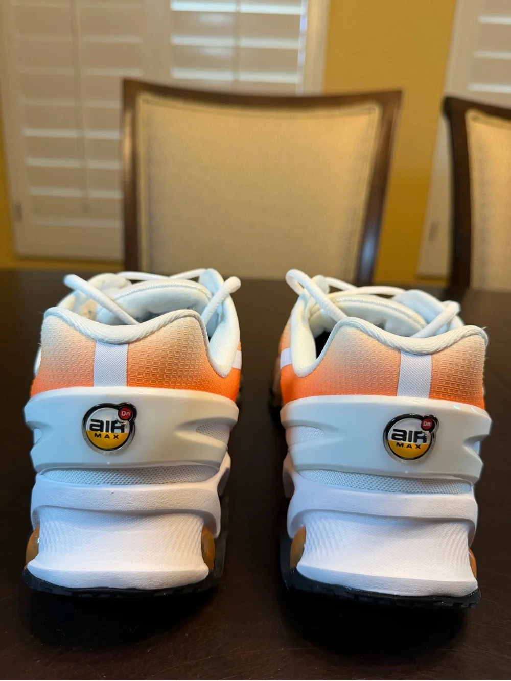 New Nike Air Max DN8 Orange White Sneaker Shoes Size US 6.5Y